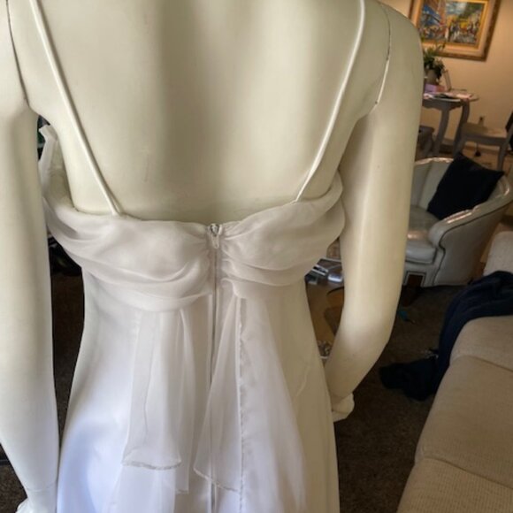 SIMPLE WEDDING DRESS - Picture 2 of 2